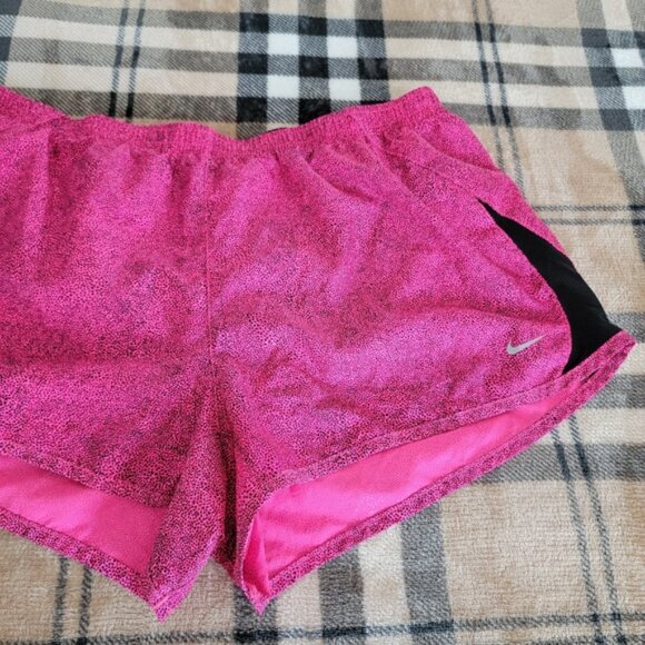 Nike shorts - Picture 3 of 5